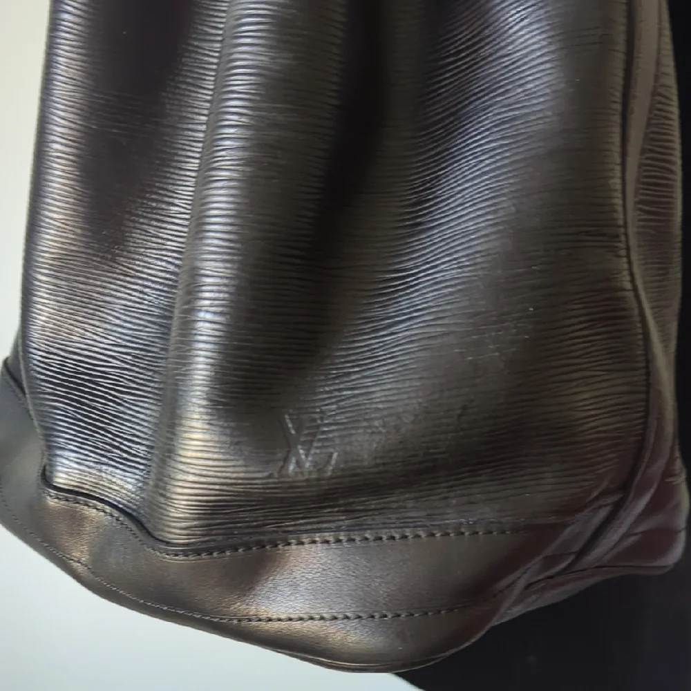 Louis Vuitton Black Epi Bucket Bag Vintage 80s - Picture 2 of 11